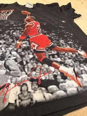 Vintage 1990s Michael Jordan Chicago Bulls Graphic T-Shirt by The Roxx Sz M (i)